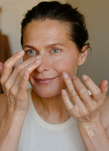 Load image into Gallery viewer, Nourishing Cleansing Oil